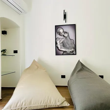 Suite169 Black باري