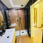 Апартаменты Suite169 Black Бари