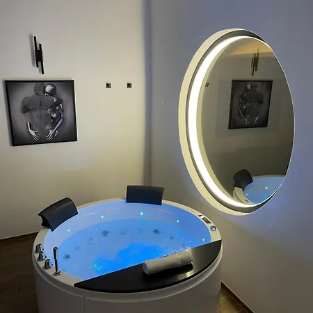 Apartment Suite169 Black