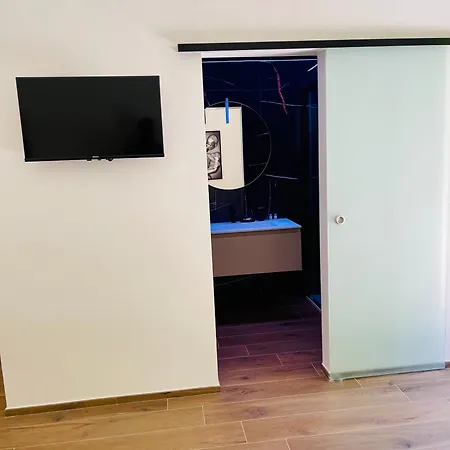 Suite169 Black