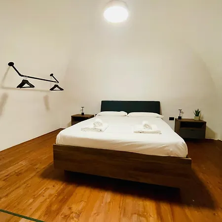 Suite169 Black Μπάρι