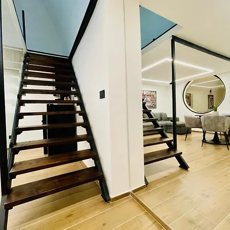 Διαμέρισμα Suite169 Black *